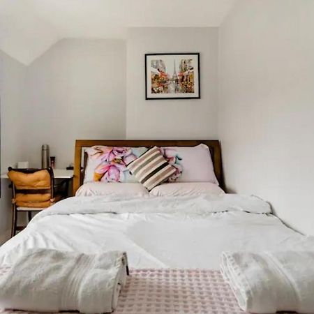 Homestay With Free Parking - Close To Heathrow West Drayton  Exterior photo