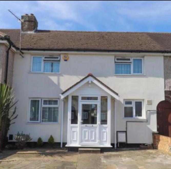 Homestay With Free Parking - Close To Heathrow West Drayton  Exterior photo