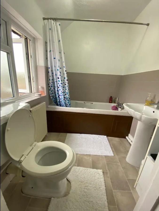 Homestay With Free Parking - Close To Heathrow West Drayton  Exterior photo